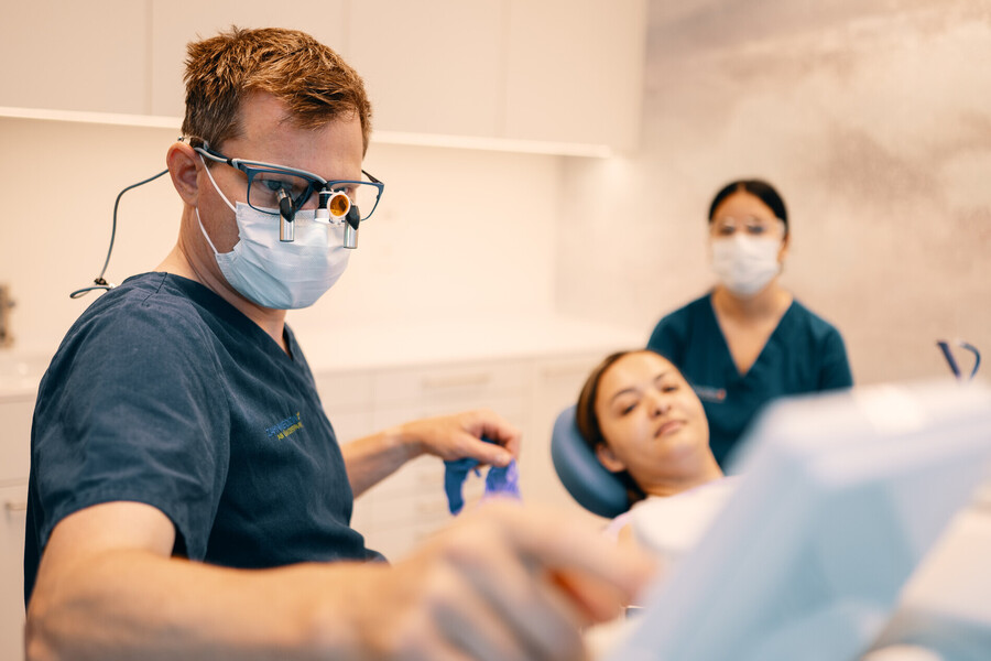 Dr. med. dent. Jan Borm, Zahnarzt, Fachzahnarzt für Oralchirurgie | Zahnmedizin Ennetbürgen