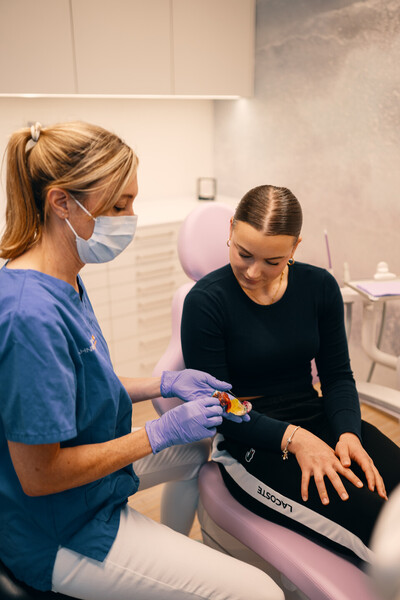 Dr. med. dent. Monique Louwen – Zahnärztin in Ennetbürgen mit Einfühlungsvermögen | Zahnmedizin Ennetbürgen