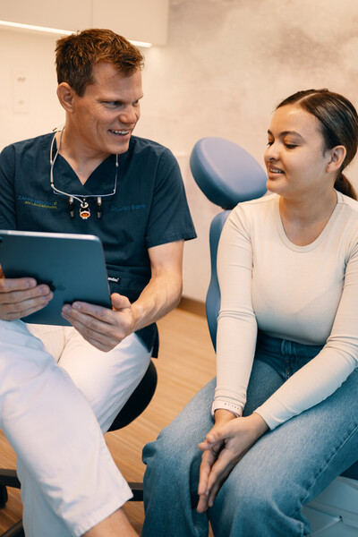 Dr. med. dent. Jan Borm, Zahnarzt, Fachzahnarzt für Oralchirurgie | Zahnmedizin Ennetbürgen